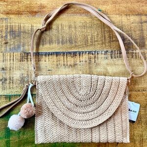 🆕 Tan Woven Crossbody wristlet Bag